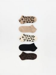 Krótkie skarpetki 5 pack - brązowy. Brązowe skarpetki damskie Reserved, bez wzorów. Za 49.99 zł.