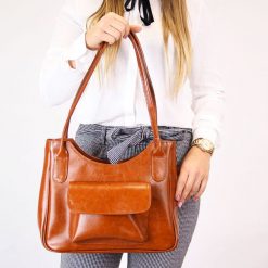 Torebka skórzana damska DAN-A T160 camel. Brązowe torebki klasyczne damskie DAN-A, bez wzorów, ze skóry, bez dodatków. Za 349.99 zł.