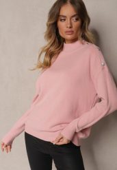 Jasnoróżowy Golf z Eleganckim Zapięciem na Ramieniu Ozdobiony Cyrkoniami przy Guzikach Maririna. Czerwone golfy damskie Renee, bez wzorów, z jeansu, bez ramiączek. Za 64.99 zł.