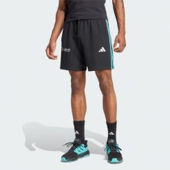 Szorty Mercedes - Amg Petronas Formula One Team Dna. Białe szorty męskie Adidas, xl, z bawełny, na fitness i siłownię. Za 199.00 zł.