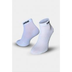 Bezszwowe skarpety oddychające Nessi Sportswear. Białe skarpetki damskie NESSI SPORTSWEAR, bez wzorów. Za 55.90 zł.