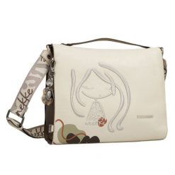 Torebka damska Anekke, z ozdobnym motywem i subtelnym logo zapinana na suwak wyposażona w regulowany pasek na ramię oraz dekoracyjną zawieszkę pojemn. Brązowe torebki klasyczne damskie Anekke, bez wzorów, bez dodatków. Za 359.00 zł.