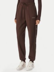 Guess Spodnie dresowe V5BB23 KCX22 Brązowy Regular Fit. Brązowe spodnie dresowe damskie Guess, xs, z aplikacjami, z dresówki. Za 474.99 zł.