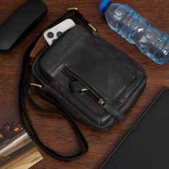 Torba męska skórzana na ramię mała listonoszka czarna nubuk Beltimore N21. Czarne torby męskie na ramię bez wzorów, z nubiku, na ramię, małe. Za 159.99 zł.