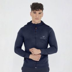 Lekka bluza z kapturem RAYA oversize niebieska. Niebieskie bluzy z kapturem męskie Legea, xl, z bawełny. Za 116.00 zł.