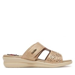 Klapki Go Soft. Brązowe klapki damskie GO SOFT, bez wzorów, bez obcasa. Za 119.99 zł.