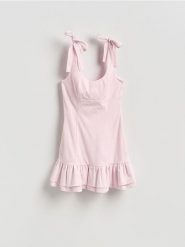 Sukienka z wiązaniami przy ramionach - pastelowy róż. Czerwone sukienki damskie Reserved, na co dzień, l, bez wzorów, z dzianiny, bez kołnierzyka, bez ramiączek, proste. Za 129.99 zł.