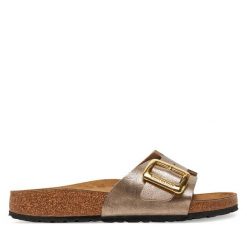 Klapki Birkenstock. Brązowe klapki damskie Birkenstock, bez wzorów, bez obcasa. Za 499.99 zł.