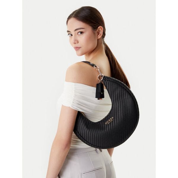 Torebka Guess. Czarne torebki klasyczne damskie Guess, z aplikacjami, bez dodatków. Za 350.99 zł.