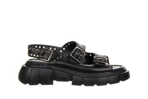 Sandały Bayla-161 145 22 2260 Black 161471, Czarny, Skóra naturalna - 39. Czarne sandały damskie Bayla, bez wzorów, z materiału, bez obcasa, na koturnie. W wyprzedaży za 152.10 zł.