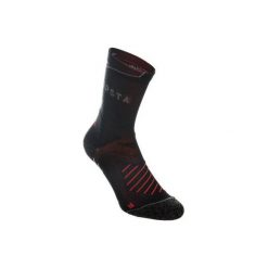 Skarpety do rugby R500 z antypoślizgowym silikonem. Czarne skarpetki damskie OFFLOAD, bez wzorów, z elastanu. Za 29.99 zł.