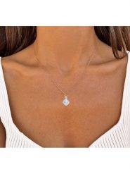 Les Petites Précieuses Pozłacany naszyjnik z zawieszką - dł. 46 cm rozmiar: onesize. Niebieskie naszyjniki damskie Les Petites Précieuses, pozłacane. Za 130.99 zł.