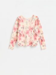 Wzorzysty sweter - różowy. Czerwone swetry klasyczne damskie Reserved, l, z dzianiny, bez kołnierzyka. Za 139.99 zł.