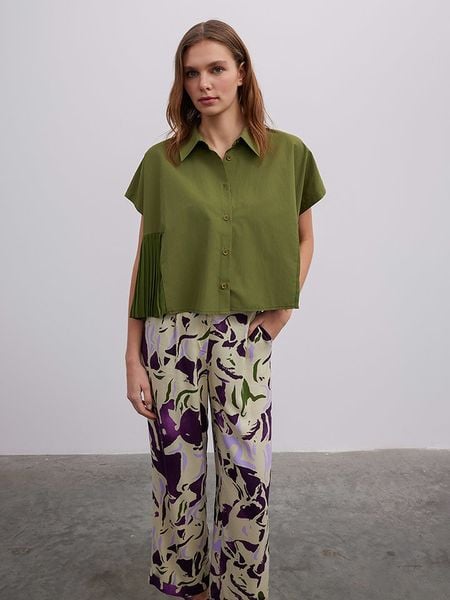 BGN Bluzka w kolorze zielonym rozmiar: 36. Zielone bluzki damskie BGN, bez wzorów, bez kołnierzyka, bez ramiączek. Za 79.21 zł.