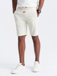 Szorty męskie dresowe przed kolano BASIC – kremowe V5. Białe szorty męskie Ombre Clothing, bez wzorów, z bawełny, sportowe. W wyprzedaży za 49.99 zł.