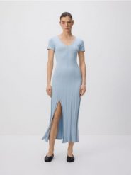 Sukienka z lyocellem - jasnoniebieski. Niebieskie sukienki damskie Reserved, l, bez wzorów, z dzianiny, bez kołnierzyka, bez ramiączek, dopasowane. Za 279.99 zł.