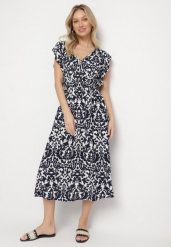 Granatowa Bawełniana Sukienka Rozkloszowana z Falbankami w Ornamentalny Wzór Zaliette. Niebieskie sukienki damskie Born2be, na co dzień, l, bez wzorów, z bawełny, eleganckie, bez kołnierzyka, bez ramiączek, midi, rozkloszowane. W wyprzedaży za 51.99 zł.