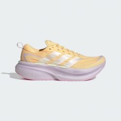 BUTY DO BIEGANIA SUPERNOVA GLIDE. Brązowe obuwie do biegania damskie Adidas. Za 569.00 zł.
