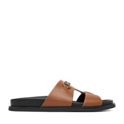 Klapki Nine West. Brązowe klapki damskie Nine West, bez wzorów, bez obcasa. Za 169.99 zł.
