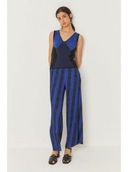 SKFK Spodnie "Izate" w kolorze czarno-niebieskim rozmiar: 38. Niebieskie spodnie materiałowe damskie SKFK, bez wzorów, z materiału, z podwyższonym stanem. Za 304.99 zł.