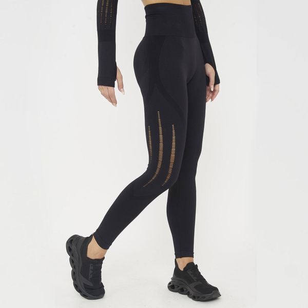 Legginsy fitness damskie leslie czarne. Czarne legginsy damskie Legea, bez wzorów, z elastanu, z podwyższonym stanem, na fitness i siłownię. W wyprzedaży za 97.00 zł.