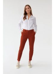 TATUUM Spodnie chino w kolorze czerwonym rozmiar: 34. Czerwone spodnie materiałowe damskie Tatuum, bez wzorów. Za 125.45 zł.