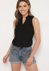 Czarna Wiskozowa Koszula Ozdobiona Kieszeniami Lumevare. Czarne koszule damskie Born2be, l, bez wzorów, z jeansu, eleganckie, bez kołnierzyka, bez ramiączek. Za 39.99 zł.
