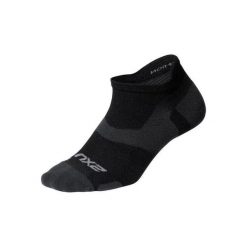 Niewidzialne skarpety 2XU Vectr LightCushion. Czarne skarpetki damskie 2XU, bez wzorów, z lycry. Za 151.50 zł.