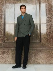 Spodnie chino wide leg - czarny. Czarne spodnie materiałowe męskie Reserved, bez wzorów, z tkaniny. Za 159.99 zł.