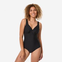 Strój jednoczęściowy pływacki damski Nabaiji Rosy gofrowany. Czarne stroje jednoczęściowe damskie Decathlon, bez wzorów. Za 129.99 zł.