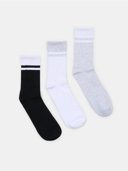 Długie prążkowane skarpety 3 pack - biały. Białe skarpetki damskie Sinsay, bez wzorów, prążkowane. Za 15.99 zł.