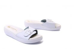 SANITAL FLEX KO-01 biały, klapki profilaktyczne damskie. Białe klapki damskie Sanital Flex, bez wzorów, bez obcasa, na koturnie. Za 84.99 zł.