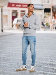 Jeansy - niebieski. Niebieskie jeansy męskie Sinsay. W wyprzedaży za 49.99 zł.