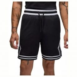 Męskie szorty wykonane w 100% z recyklingowanego poliestru M J DF SPRT DMND SHOR. Czarne szorty męskie Jordan, bez wzorów, z meshu, sportowe. Za 238.91 zł.