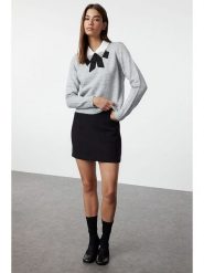 Trendyol Sweter w kolorze szarym rozmiar: S. Szare swetry klasyczne damskie Trendyol, s, bez kołnierzyka. Za 104.39 zł.