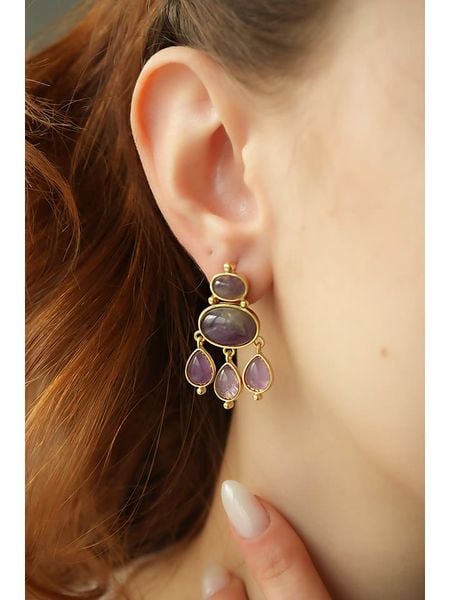 L'Atelier de Gaia Pozłacane kolczyki z ametystami rozmiar: onesize. Różowe kolczyki damskie L'Atelier de Gaia, z ametystem, pozłacane. Za 100.28 zł.