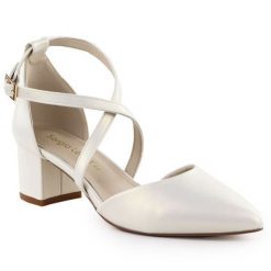 Sandały damskie na słupku perłowe kremowe Sergio Leone SK-830. Białe sandały damskie Sergio Leone, bez wzorów, ze skóry ekologicznej, bez obcasa, na słupku. Za 139.99 zł.