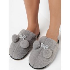 Szare Kapcie Futerkowe z Pomponami Churchill. Szare kapcie damskie Born2be. Za 34.99 zł.