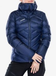 Kurtka puchowa damska Mammut Taiss IN Hooded Jacket. Niebieskie kurtki damskie Mammut, l, bez wzorów, z materiału, bez kaptura. Za 1,833.50 zł.