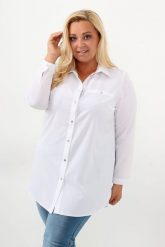 Elegancka biała długa zapinana na guziki koszula PLUS SIZE XXL. Białe koszule damskie Nasi partnerzy, plus size, bez wzorów, z poliesteru, eleganckie, bez kołnierzyka, plus size, bez ramiączek. Za 199.90 zł.