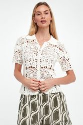 Sweter damski szydełkowany LIU JO. Swetry klasyczne damskie Liu Jo, s, bez kołnierzyka. W wyprzedaży za 719.20 zł.