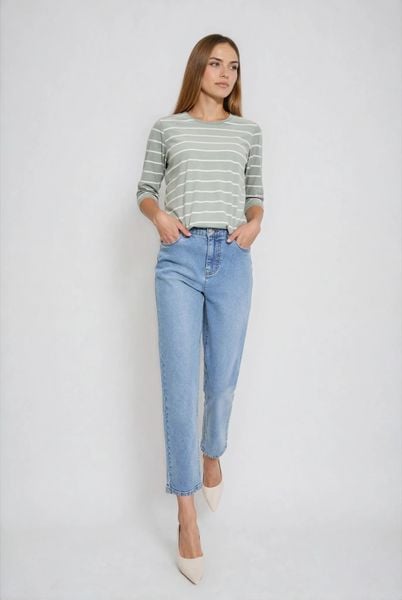 Jeansy z prostą nogawką niebieskie. Niebieskie jeansy damskie MOODO. Za 139.99 zł.