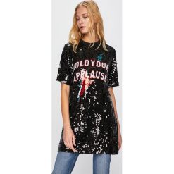 Guess Jeans - Top Applause. Czarne topy damskie Guess Jeans, l, z aplikacjami, z elastanu, bez kołnierzyka. W wyprzedaży za 399.90 zł.