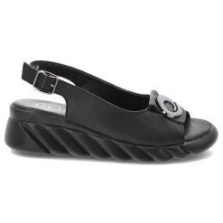 Sandały damskie Filippo, skórzane eleganckie na koturnie z ozdobą ze sprzączką, czarne, DS7011-25-BK. Czarne sandały damskie Filippo, z aplikacjami, ze skóry, bez obcasa, na koturnie. Za 129.00 zł.