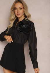 Czarna Klasyczna Koszula z Aplikacją 3D z Kwiatowym Motywem Xirena. Czarne koszule damskie Renee, m, z aplikacjami, klasyczne, bez kołnierzyka, bez ramiączek. Za 139.99 zł.