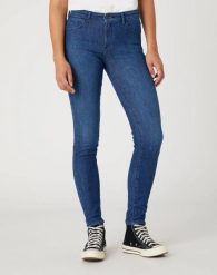DAMSKIE SPODNIE WRANGLER SKINNY GOOD LIFE 112144781. Spodnie materiałowe damskie Wrangler, bez wzorów, z jeansu. Za 219.99 zł.