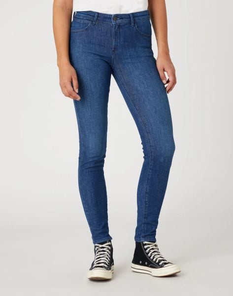 DAMSKIE SPODNIE WRANGLER SKINNY GOOD LIFE 112144781. Spodnie materiałowe damskie Wrangler, bez wzorów, z jeansu. Za 219.99 zł.
