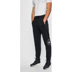 Adidas Performance - Spodnie. Czarne spodnie sportowe męskie adidas Performance, z materiału. W wyprzedaży za 169.90 zł.