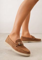 Jasnobrązowe Mokasyny z Prostokątną Metaliczną Ozdobą Aeleorane. Brązowe mokasyny damskie Born2be, z materiału. Za 119.99 zł.