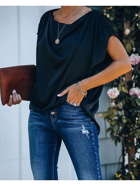 Milan Kiss Bluzka w kolorze czarnym rozmiar: M. Czarne bluzki damskie Milan Kiss, m, bez wzorów, bez kołnierzyka, bez ramiączek. Za 104.64 zł.